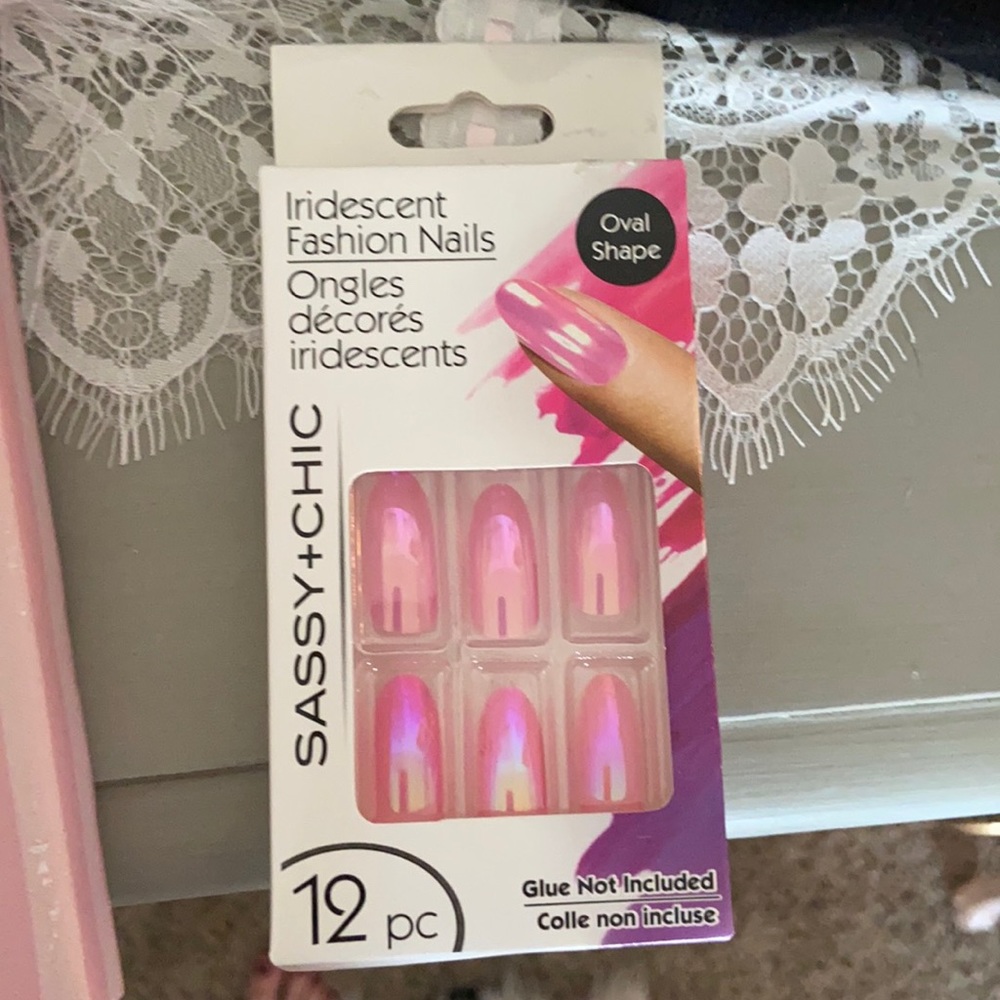 Iridescent Fashion Nails